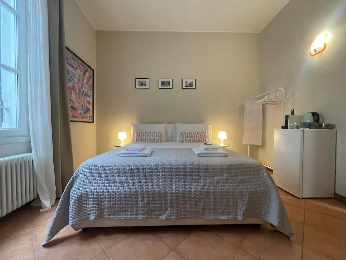 La Camera Di Lidia Como Italien